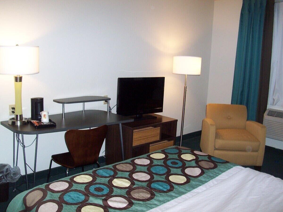 Super 8 By Wyndham Ionia Mi Hotel Ngoại thất bức ảnh