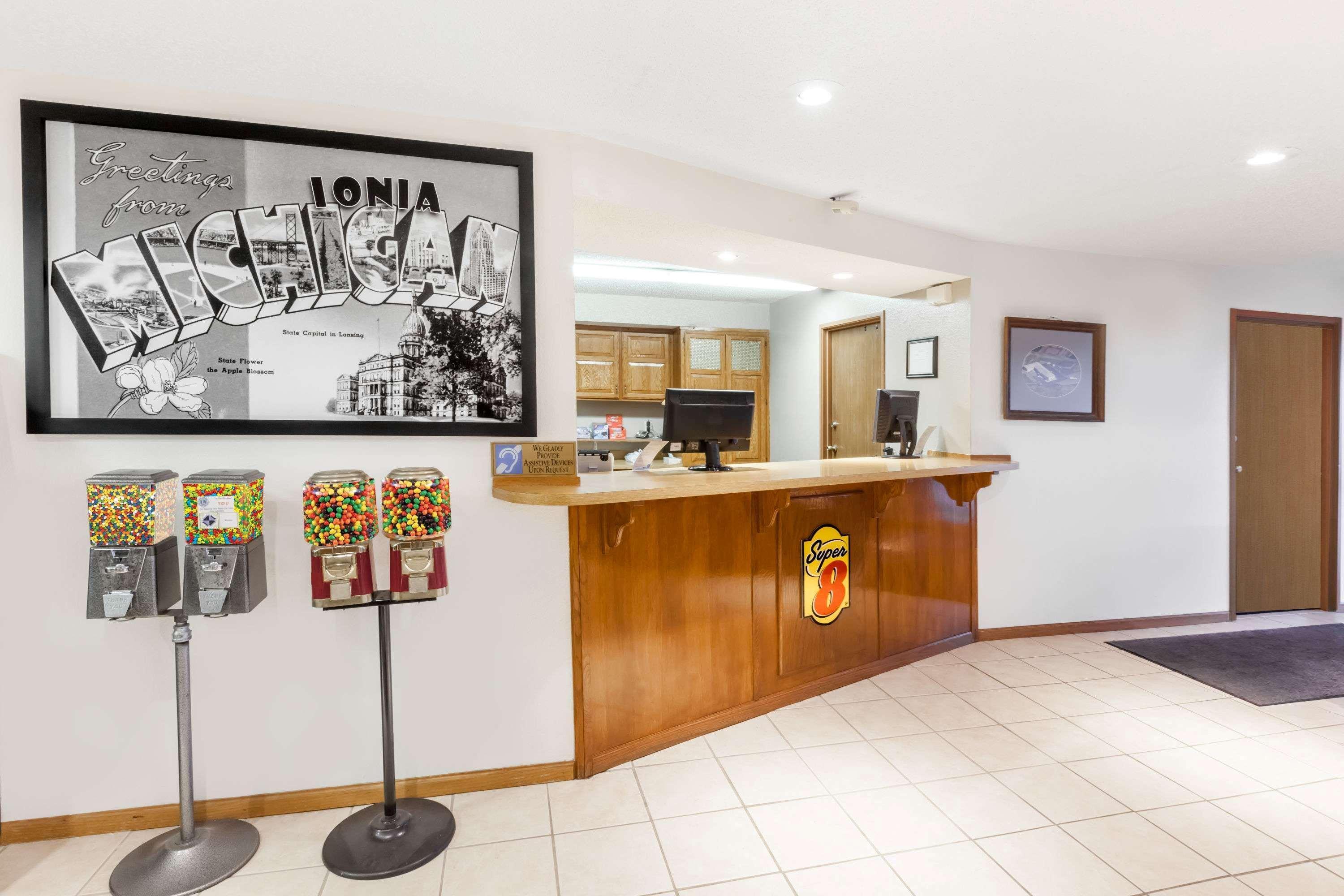 Super 8 By Wyndham Ionia Mi Hotel Ngoại thất bức ảnh