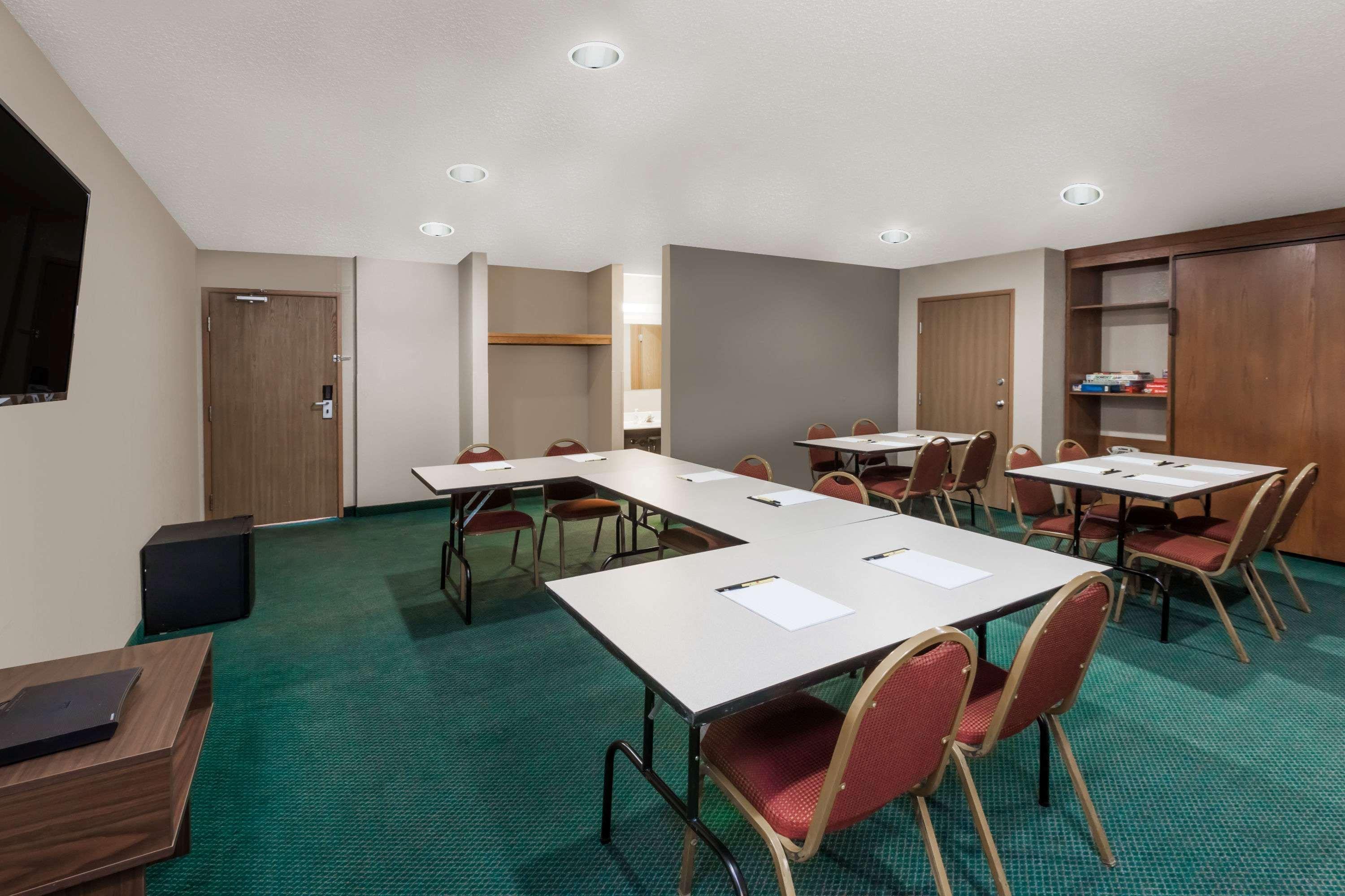 Super 8 By Wyndham Ionia Mi Hotel Ngoại thất bức ảnh
