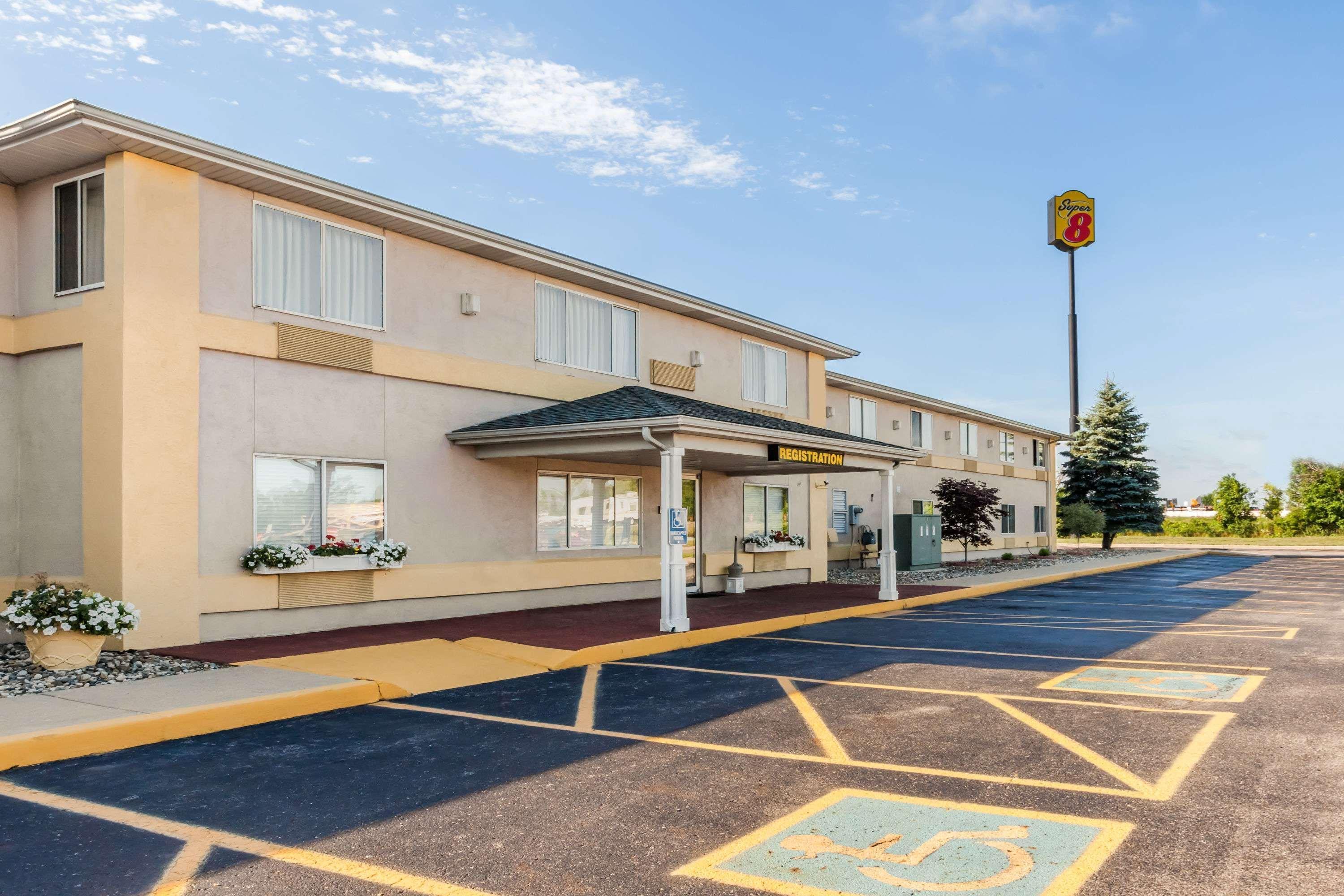Super 8 By Wyndham Ionia Mi Hotel Ngoại thất bức ảnh