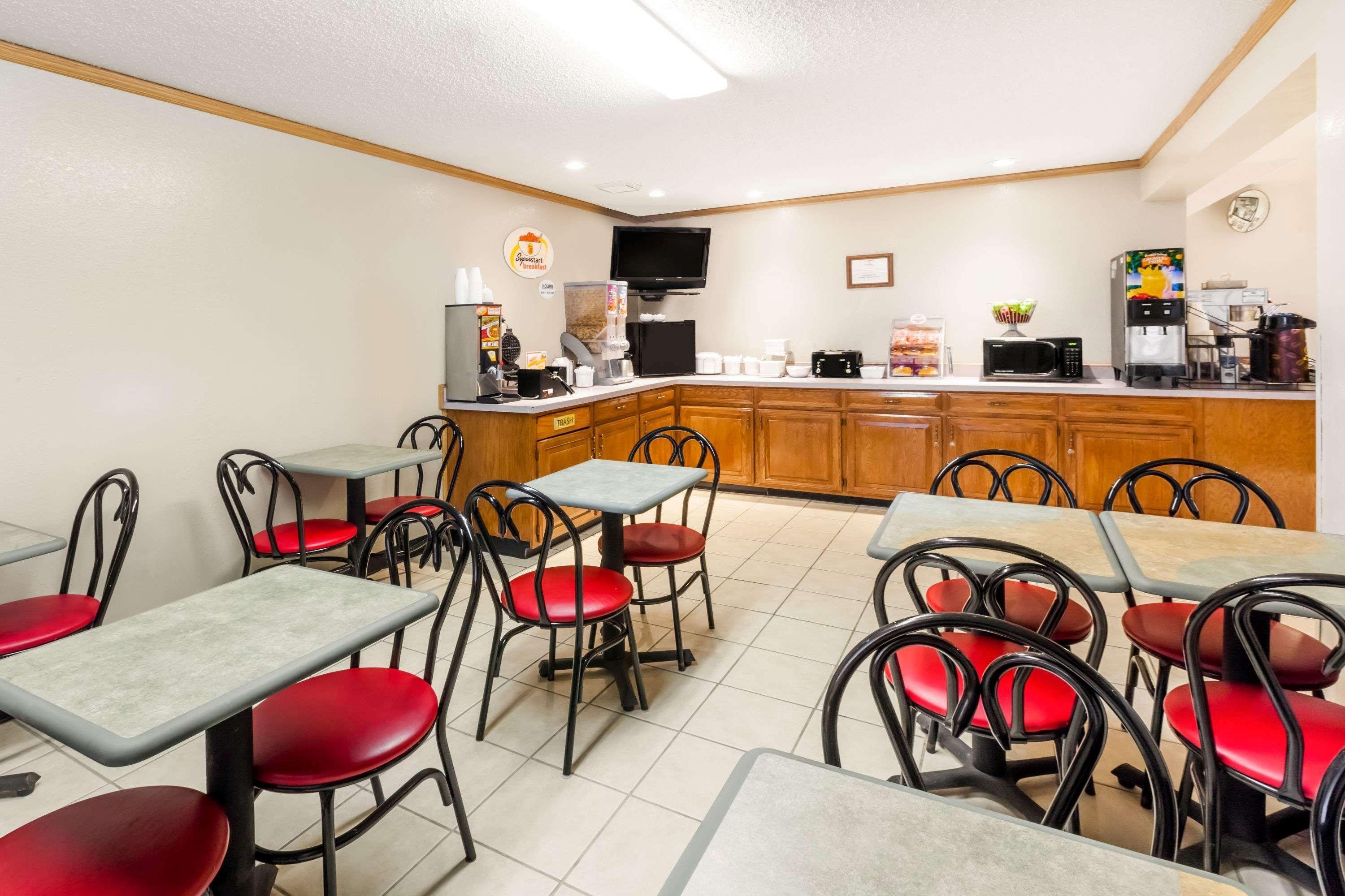 Super 8 By Wyndham Ionia Mi Hotel Ngoại thất bức ảnh