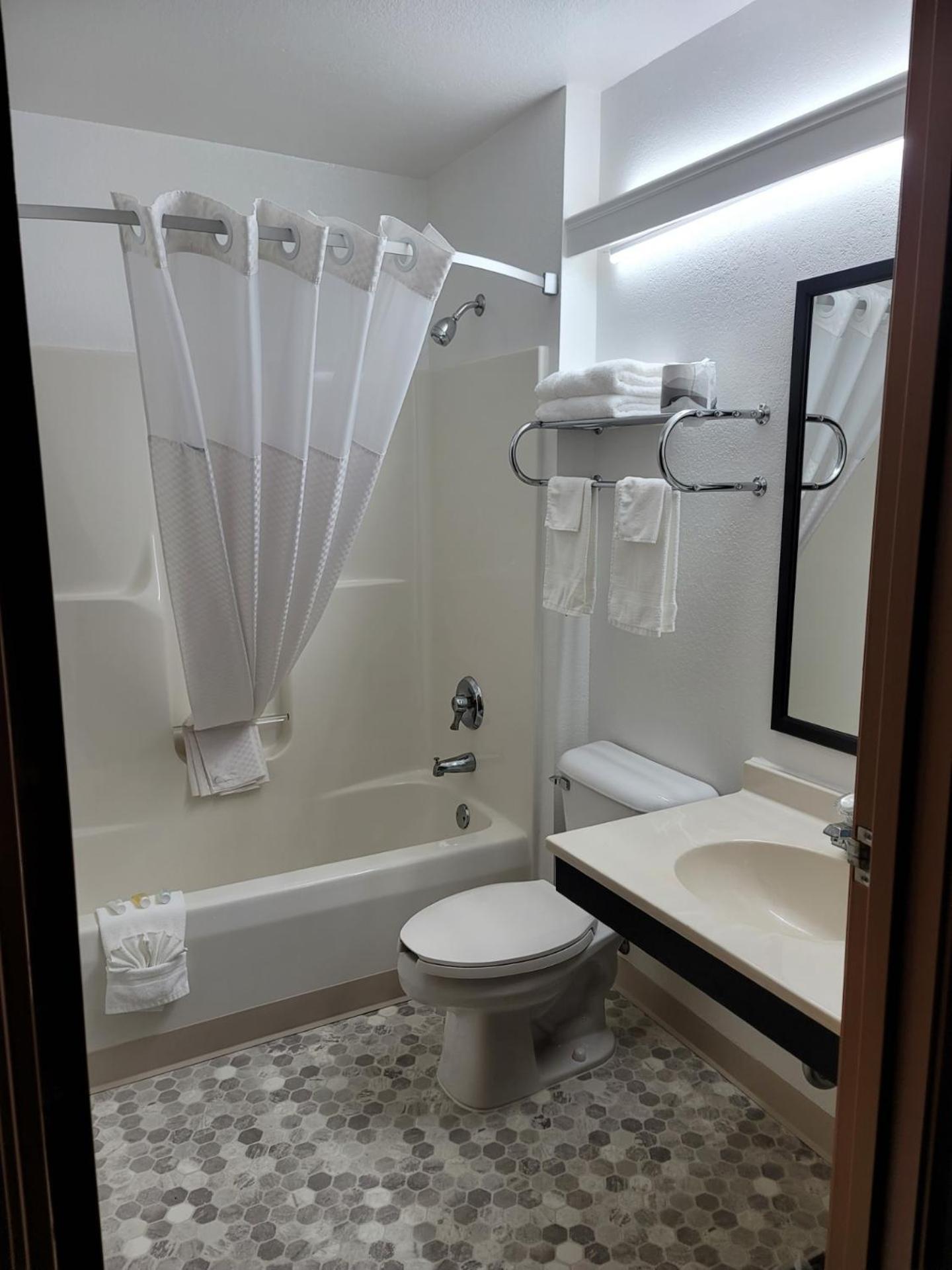 Super 8 By Wyndham Ionia Mi Hotel Ngoại thất bức ảnh